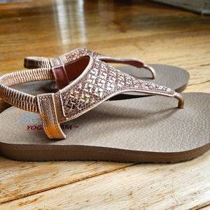 Sketchers Rose Gold Yoga Flip Flops size  9